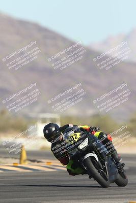 media/Oct-30-2025-Racers Edge (Thu) [[dabbdaf680]]/3-B Group/Session 2 (Turn 14)/